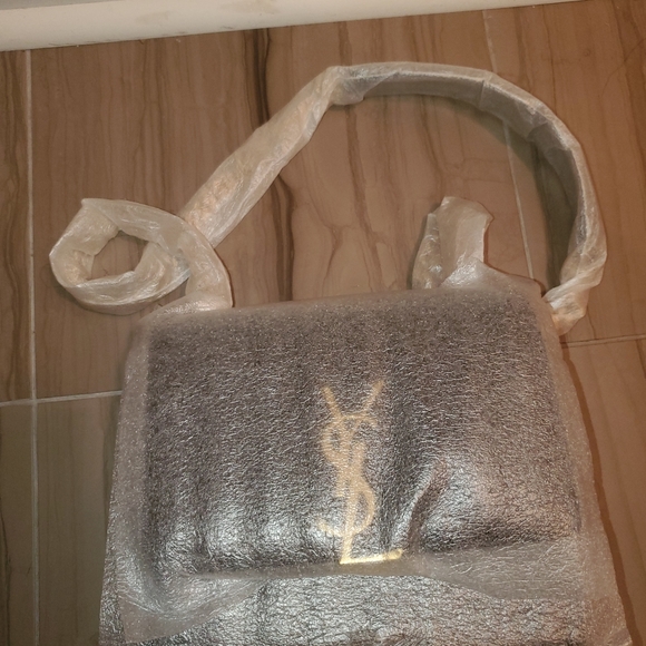 Medium Vicky YSL Monogram lambskin chain bag - Picture 3 of 9